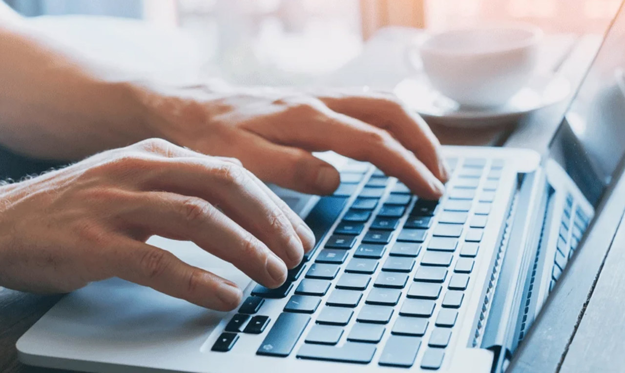 CRM-модуль фіксує всю історію взаємодії з покупцем: покупки, звернення, статус доставок, коментарі менеджерів