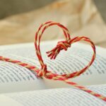 Як книги для саморозвитку допомагають “закрити зайві думки” і почати жити тут і зараз